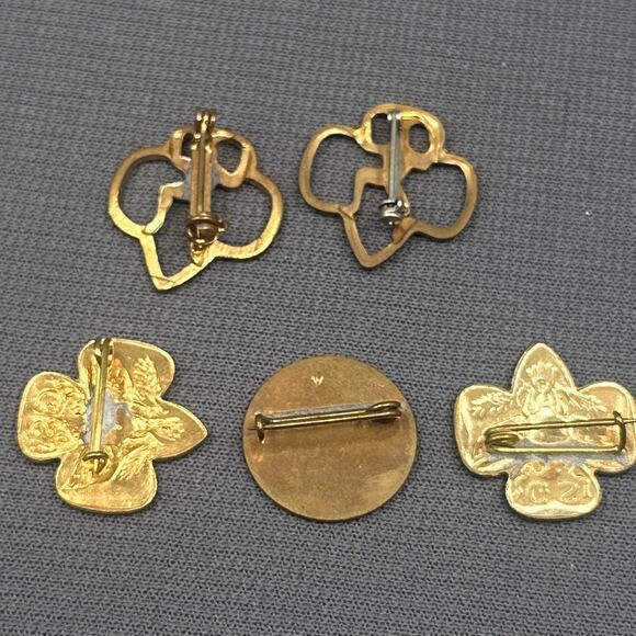 VTG Girl Scout Pin Lot Gold Tone & Enamel Badges Trefoil Emblem Uniform Insignia - Picture 2 of 15